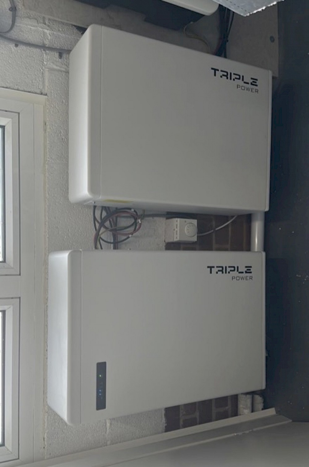 A Solax installation of 2 batteries at 5.8kW each – the main battery is called the master and any additional are the slave batteries. Between 2 and 4 batteries can be installed dependent upon the size of the inverter.