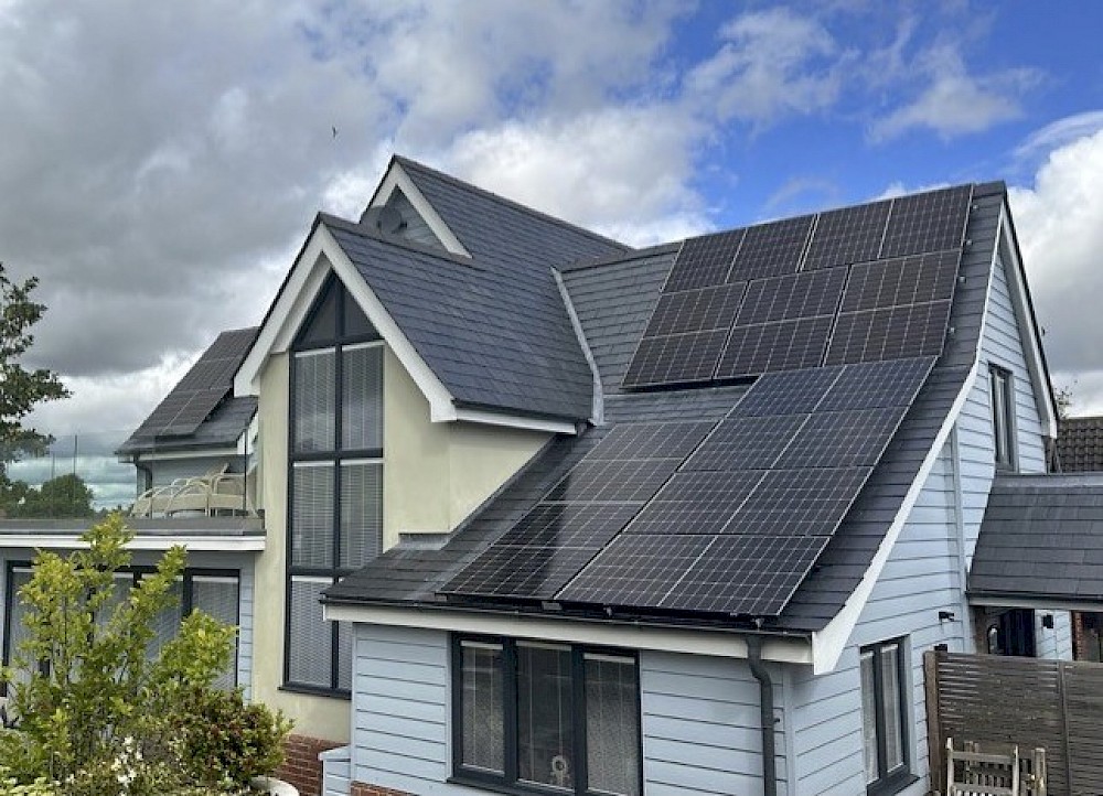 This customer was keen to make the most of their roof space – 15 JA solar panels providing 6.15kW of green energy.